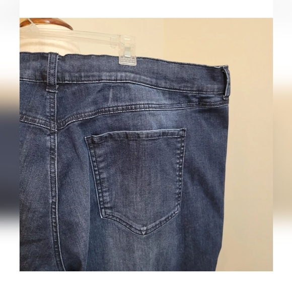 Terra & Sky Jeans, Women's 26 W PETITE Blue stretch Denim Straight leg High Rise - Picture 8 of 12